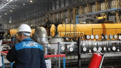 АО "АлЭС", сотрудник, фото - Новости Zakon.kz от 13.08.2025 14:23