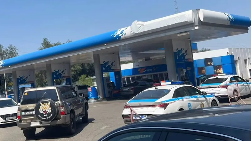 Полиция Алматы нагрянула в автоцентр "Кар Сити"