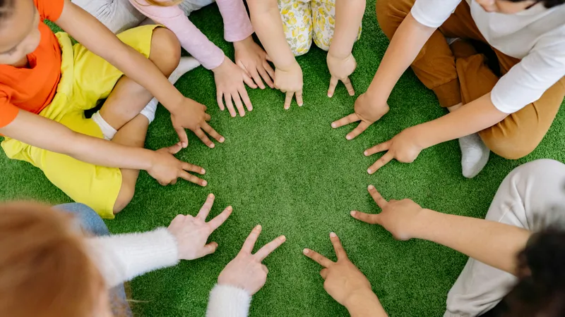 Жители каких городов Казахстана могут записать детей на бесплатные кружки и спортивные секции