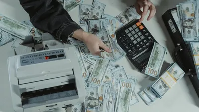 курс валюты в обменниках, фото - Новости Zakon.kz от 14.08.2025 11:03