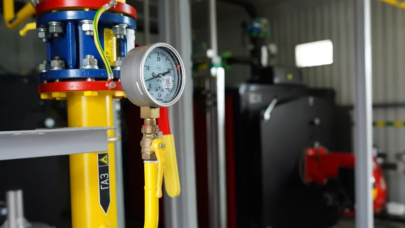 Мощный взрыв почти разрушил трехэтажный жилой дом на юге РК – видео