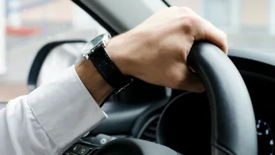 Водитель, водители, машина, машины, автомобиль, автомобили, руль, фото - Новости Zakon.kz от 06.01.2026 18:31