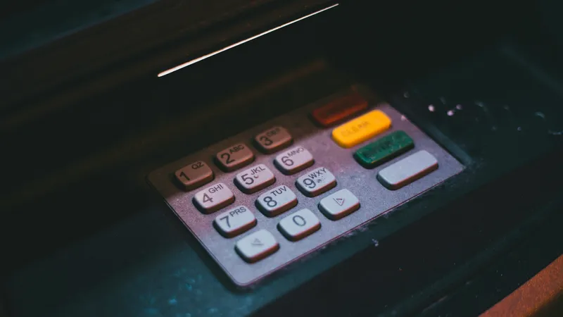 Сотрудник банка помогал мошенникам: ущерб в 155 млн тенге и конфискация базы отдыха, земли в Астане