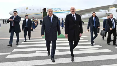президент Казахстана Касым-Жомарт Токаев, президент Азербайджана Алиев, фото - Новости Zakon.kz от 15.08.2025 08:59