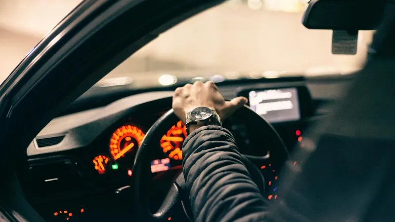 Полная тонировка авто и снижение скорости: озвучена позиция МВД