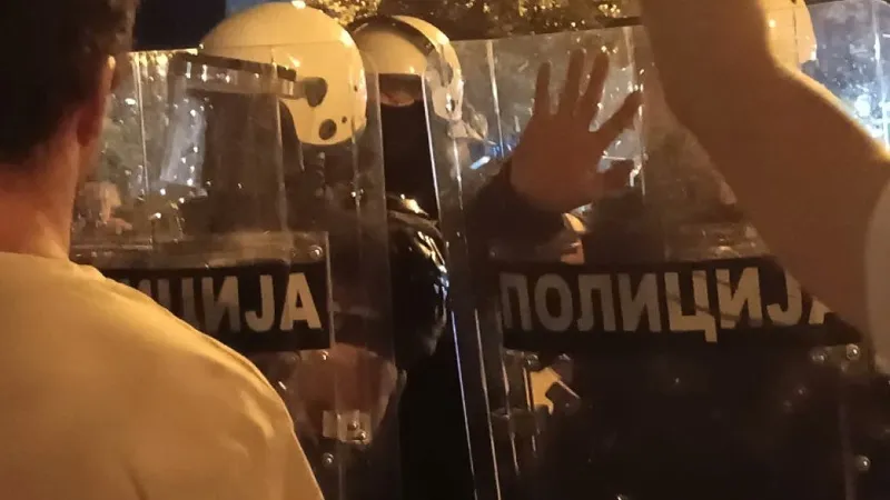 В Сербии во время протестов пострадали шесть полицейских