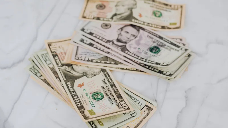 Курс доллара снизился в Казахстане