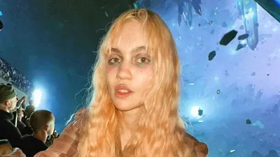 Граймс озвучила игрушки с ИИ, фото - Новости Zakon.kz от 19.08.2025 06:16