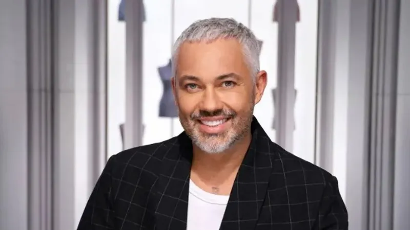 Босоножки с колготками или носками: известный стилист обратился к модницам