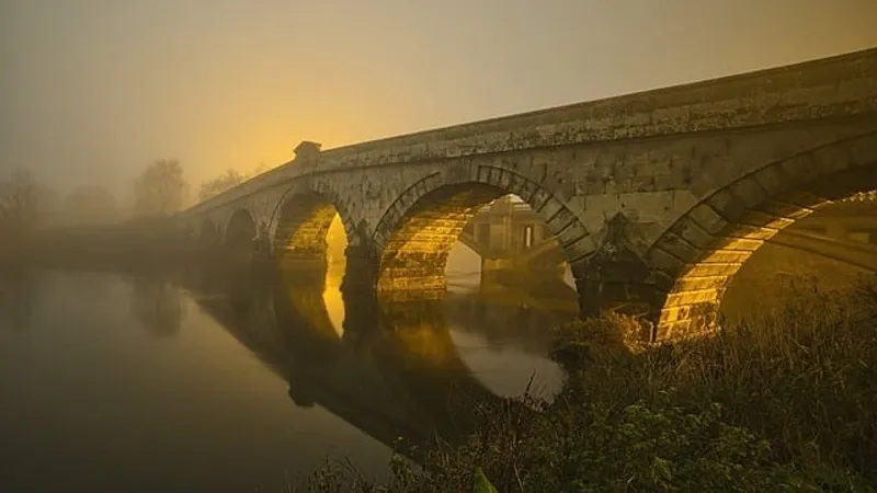Туман, пыльная буря, гроза и жара: штормовое предупреждение объявили на вторник