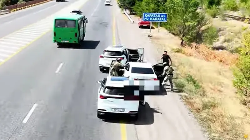 Полиция показала и назвала причину задержания 28-летнего жителя Алматы по пути в Талдыкорган