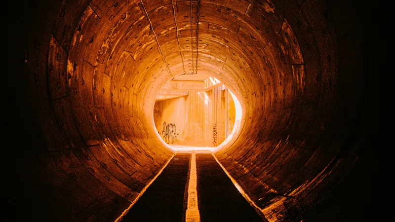 Тайный туннель для вывоза бензина в Узбекистан: казахстанцам вынесли приговор