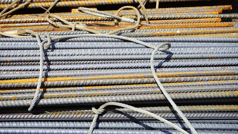 Игра во дворе многоэтажки в Алматы обернулась для маленького ребенка тяжелыми ожогами