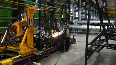 Автомобилестроение, машиностроение, машиностроительная отрасль, люди на производстве , фото - Новости Zakon.kz от 02.04.2026 14:54