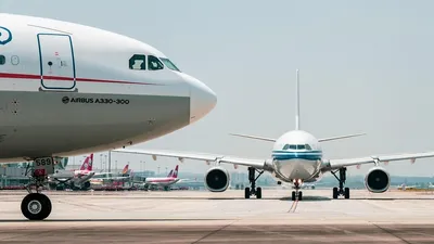 У самолета Delta в воздухе отвалилась часть крыла, фото - Новости Zakon.kz от 22.08.2025 01:51