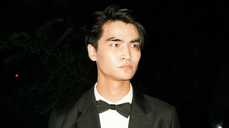 Младший сын Розы Рымбаевой снялся в новом клипе