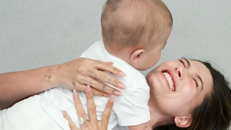 Супруга Джастина Бибера поделилась редкими фотографиями с их сыном