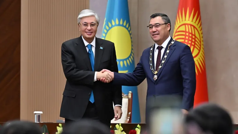 Токаев вручил Жапарову высшую госнаграду Казахстана