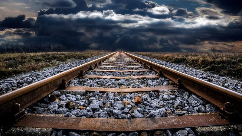 Трагедия произошла на железной дороге в ВКО