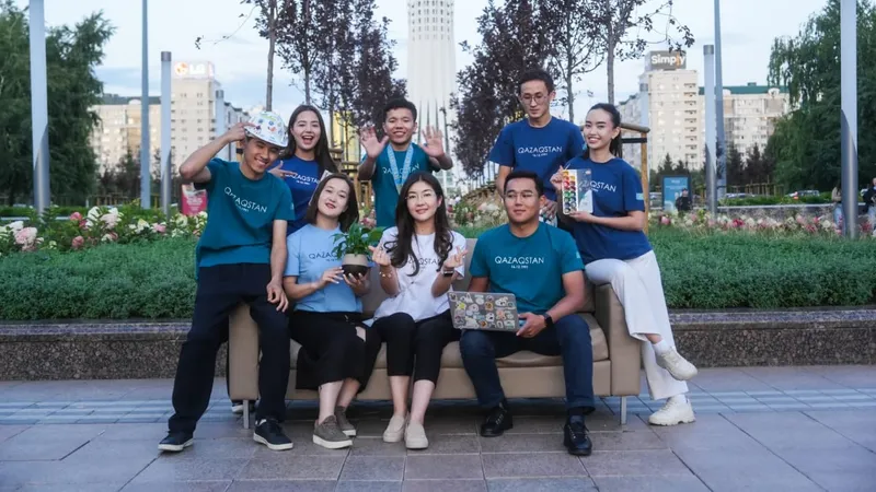 Своя футболка ближе к телу: челлендж QAZAQSTAN в соцсетях запустили молодежные активисты