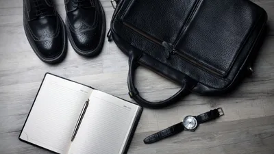 Ботинки, сумка, часы, блокнот, командировка, фото - Новости Zakon.kz от 22.08.2025 10:42