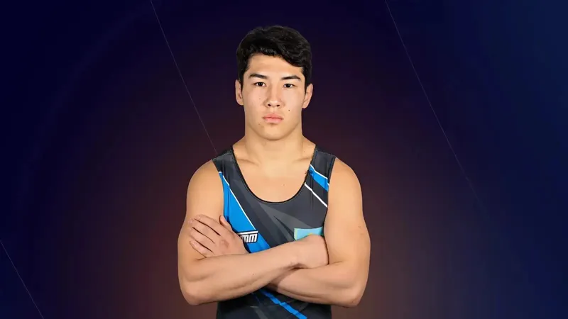 Чемпион Азии по борьбе из Казахстана вышел в полуфинал мирового первенства