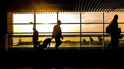 пассажирка с младенцем заявила о бомбе в самолете, фото - Новости Zakon.kz от 23.08.2025 18:26