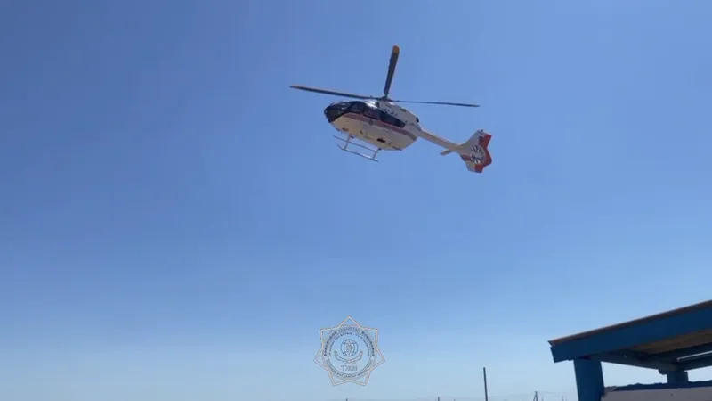 Тяжелого пациента экстренно доставили из поселка в Кызылорду на вертолете