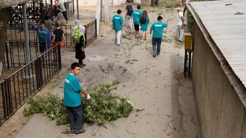 Шымкентцы объединились ради чистого города: за день вывезли 172 тонны мусора