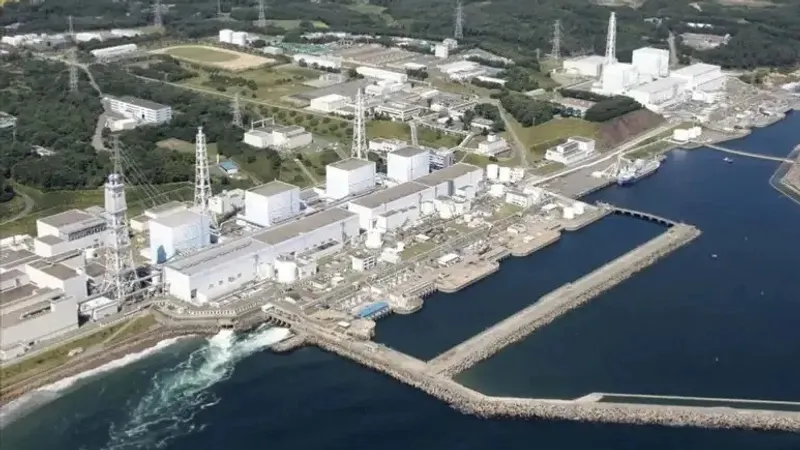 АЭС "Фукусима-1" сбросила в океан 102 тыс. тонн очищенной воды