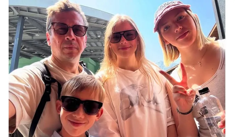 Алматинцы тепло поприветствовали звезду "Бумера" Мерзликина, который привез в Алматы семью