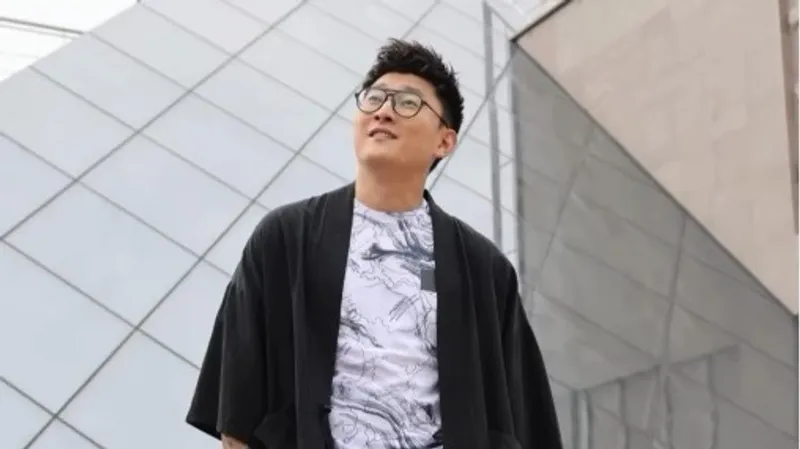 Божественный голос и харизма: артист из Казахстана покоряет "Новую волну"