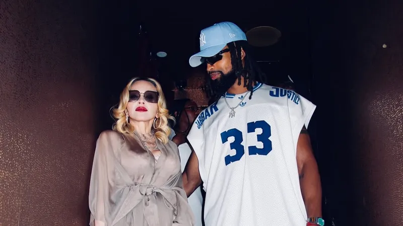 Молодой бойфренд 67-летней Мадонны уговорил ее на бьюти-процедуры