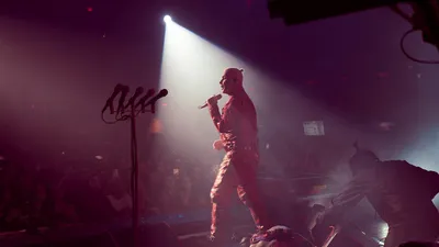 Тилль Линдеманн приехал в молдавскую психбольницу для съемок клипа, фото - Новости Zakon.kz от 26.08.2025 01:50