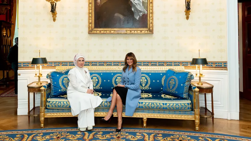 Жена Эрдогана показала письмо для Мелании Трамп