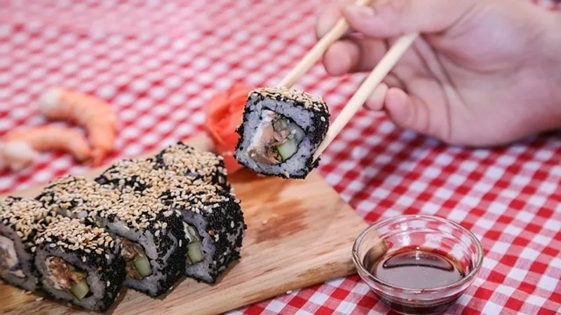 Ролл с человеческим пальцем подали в ресторане американке