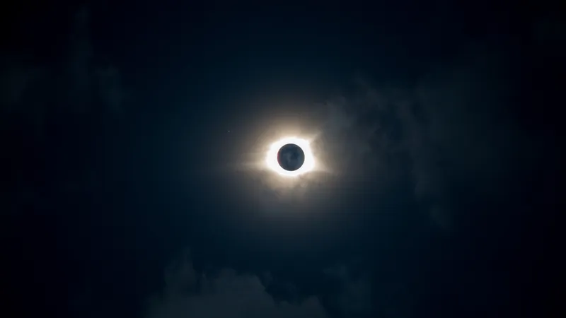 Коридор затмений в сентябре 2025: каким знакам зодиака не поздоровится, а кому повезет