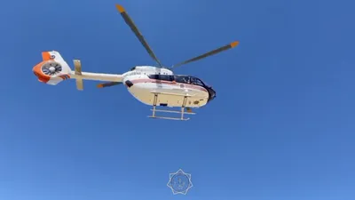 пациента экстренно доставили к медикам вертолетом, фото - Новости Zakon.kz от 26.08.2025 21:22