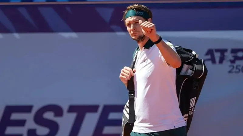 Александр Бублик успешно стартовал на US Open-2025, разгромив чемпиона турнира