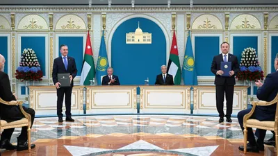король Иордании Абдалла II бен аль-Хусейн, президент РК Касым-Жомарт Токаев, члены делегаций, фото - Новости Zakon.kz от 27.08.2025 14:44
