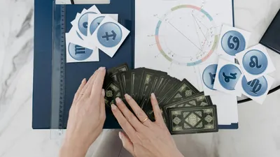 работа астролога, фото - Новости Zakon.kz от 27.08.2025 14:51