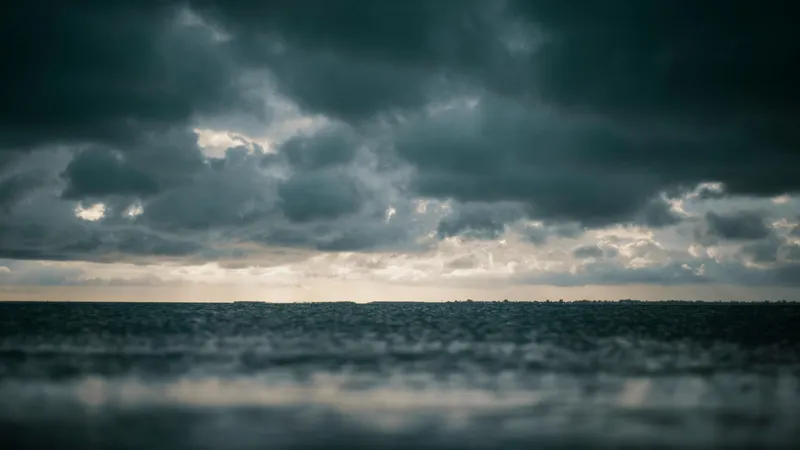 Лето уходит: Казахстан ждут дожди, град и резкое похолодание