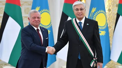 Токаев, король Иордании, вручение ордена, фото - Новости Zakon.kz от 27.08.2025 14:02