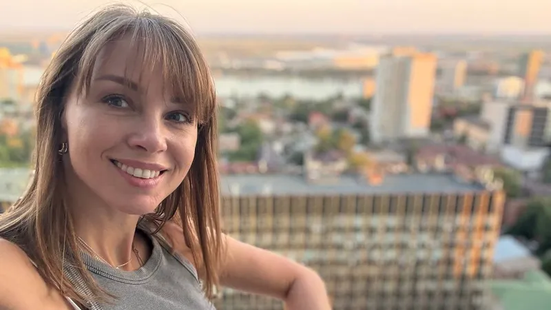 Молодая жена 65-летнего Дмитрия Диброва оправдалась после обвинений в измене