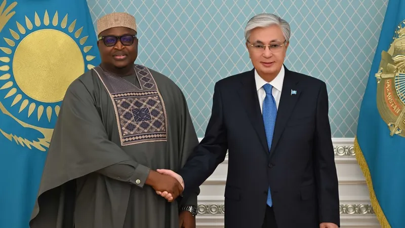 Токаеву передали спецпослание президента Сьерра-Леоне