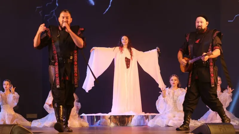 AY YOLA объявила масштабный тур по России