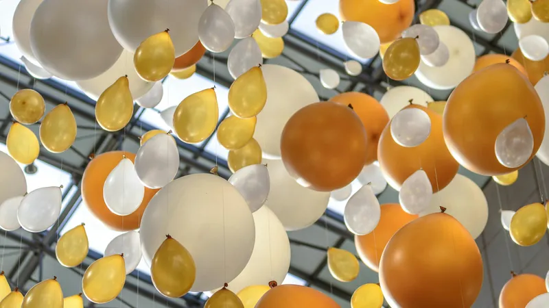 "Вы точно казахи?": Казнет шутит над гостями, пришедшими на той за два месяца