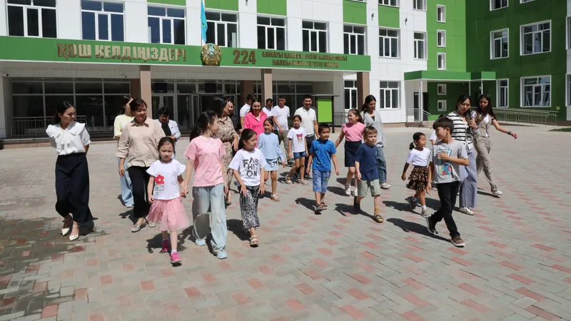 Самые большие в Казахстане комфортные школы построили в Алматы