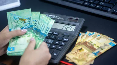 Деньги, тенге, калькулятор, национальная валюта, фото - Новости Zakon.kz от 28.11.2025 10:46