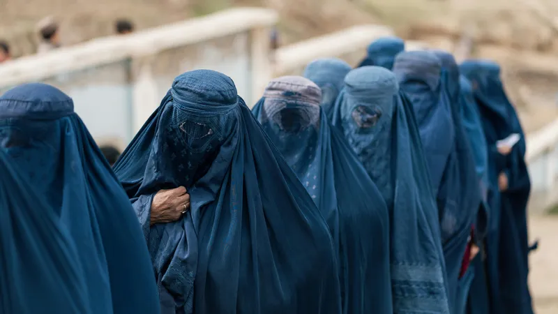 В Афганистане начали охоту на косметологов